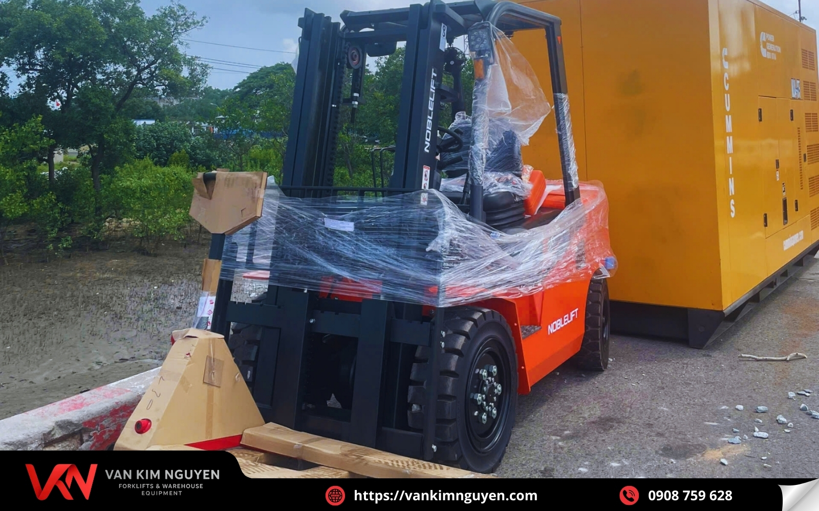 Xe nâng điện forklift ngồi lái 3.5 tấn được sử dụng nhiều trong các kho xưởng  Xe nâng điện forklift ngồi lái 3.5 tấn được sử dụng nhiều trong các kho xưởng