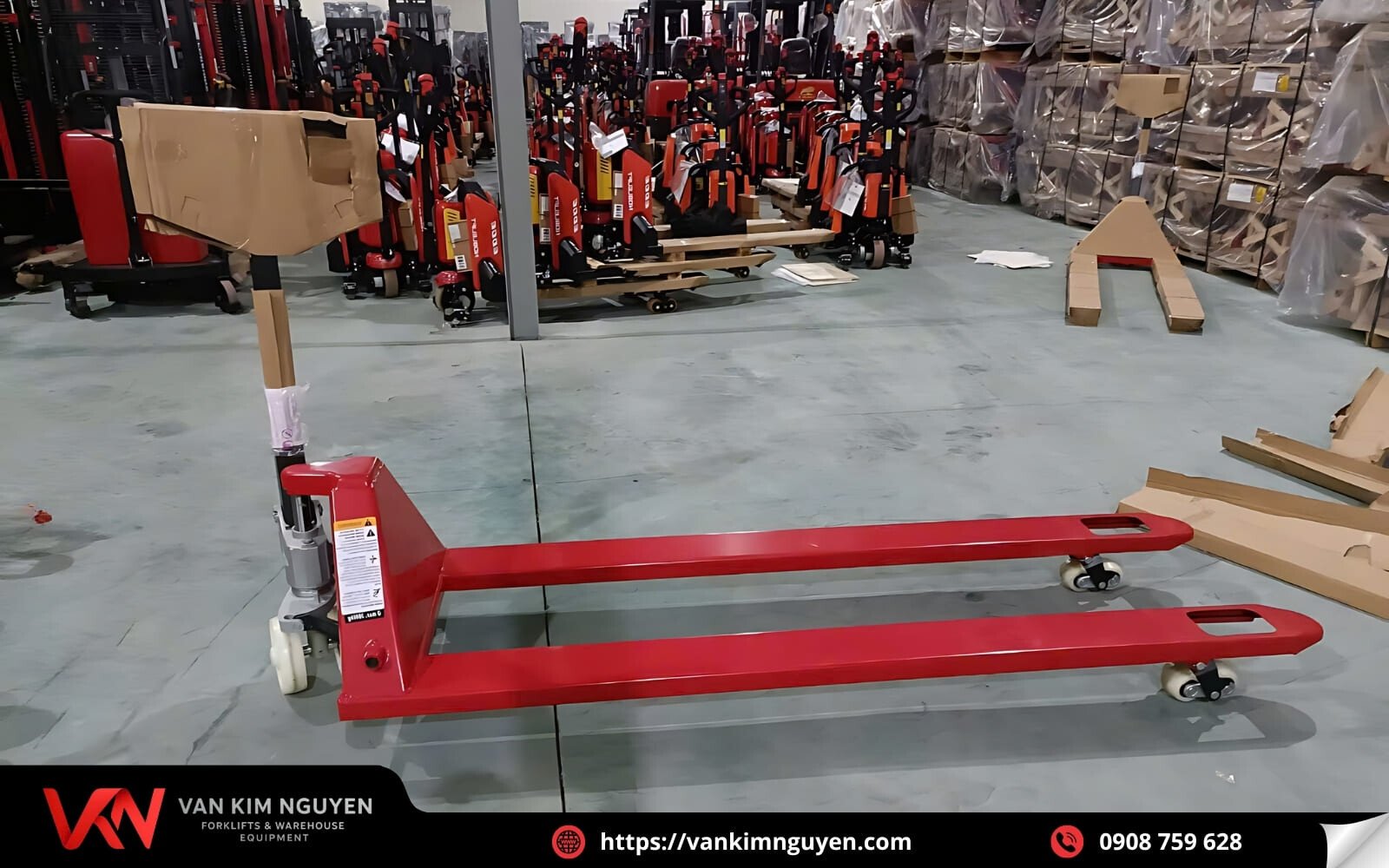 Thiết bị nâng tay càng dài với thiết kế phù hợp với các loại pallet đặc biệt Thiết bị nâng tay càng dài với thiết kế phù hợp với các loại pallet đặc biệt