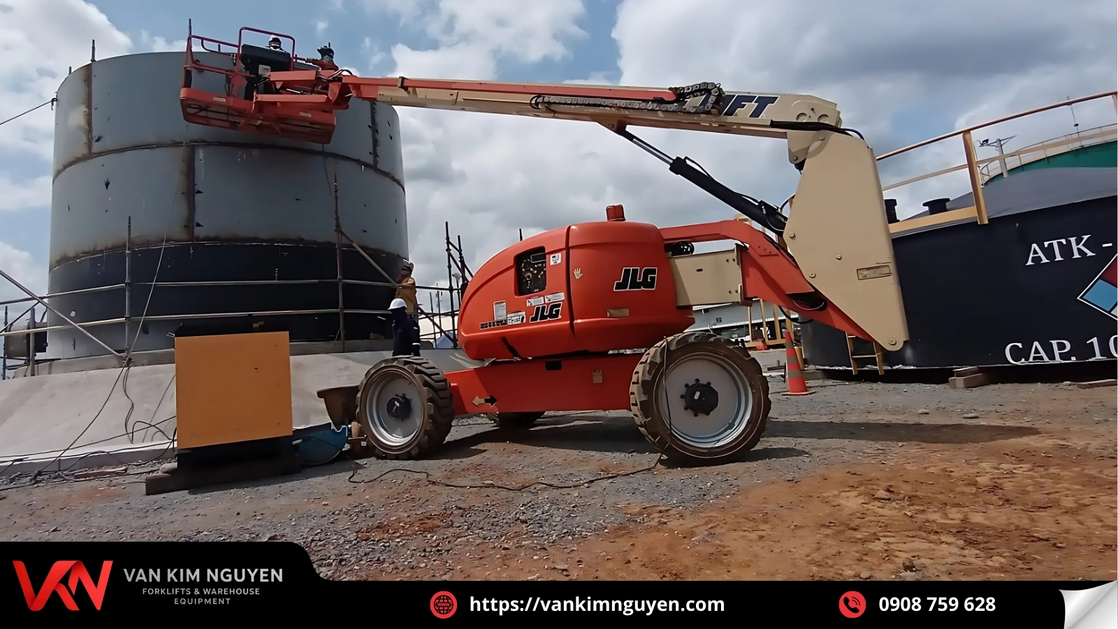 Thang nâng người Boom Lift