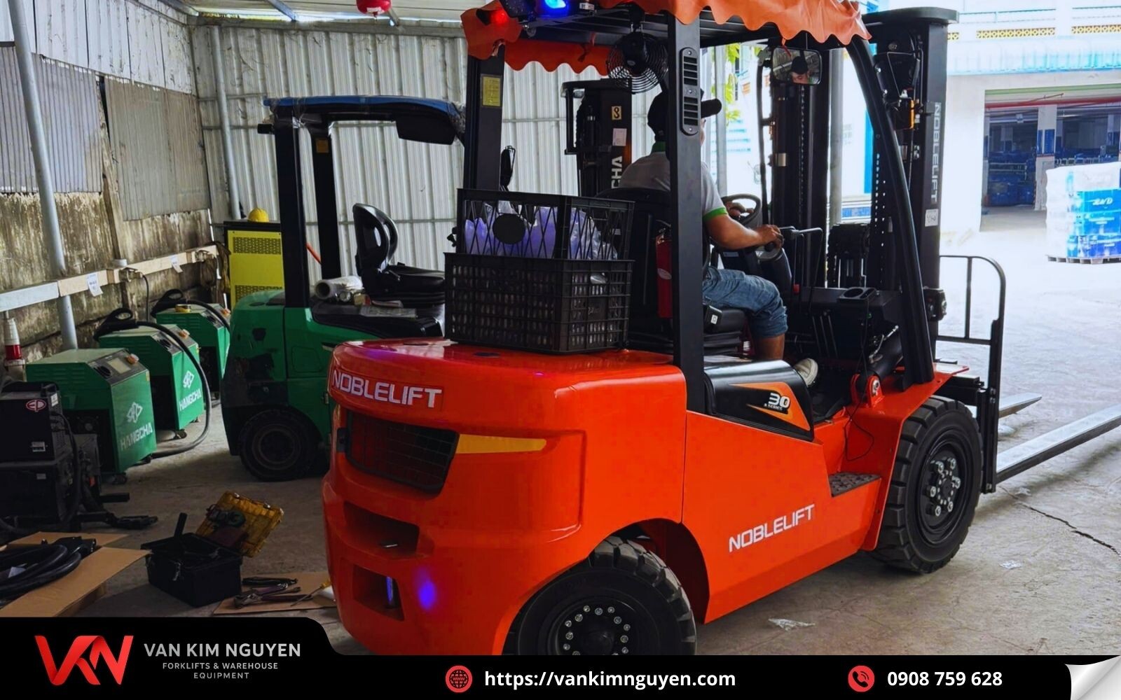 Mua xe nâng điện ngồi điều khiển chính hãng tại Vạn Kim Nguyên  Mua xe nâng điện ngồi điều khiển chính hãng tại Vạn Kim Nguyên