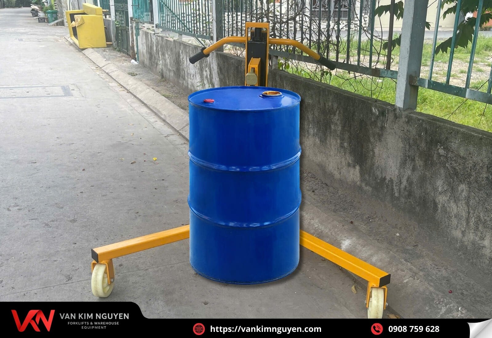  Đơn vị cung cấp xe nâng gắp thùng phuy trên pallet