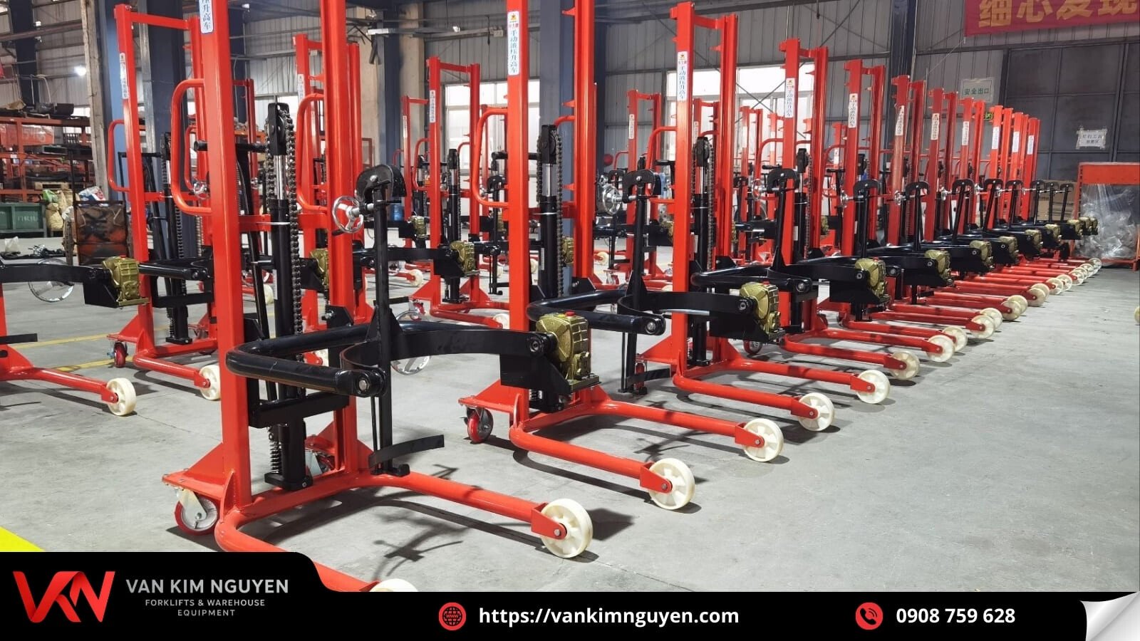 Xe nâng phuy bằng tay dễ vẫn hành