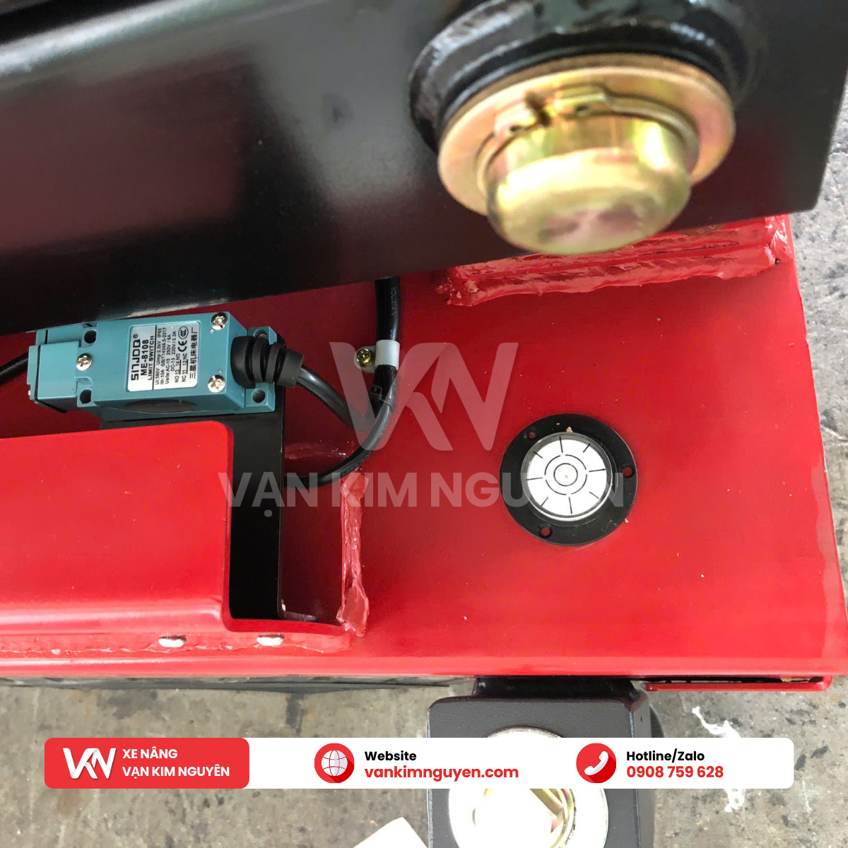 Thang nâng người 11m