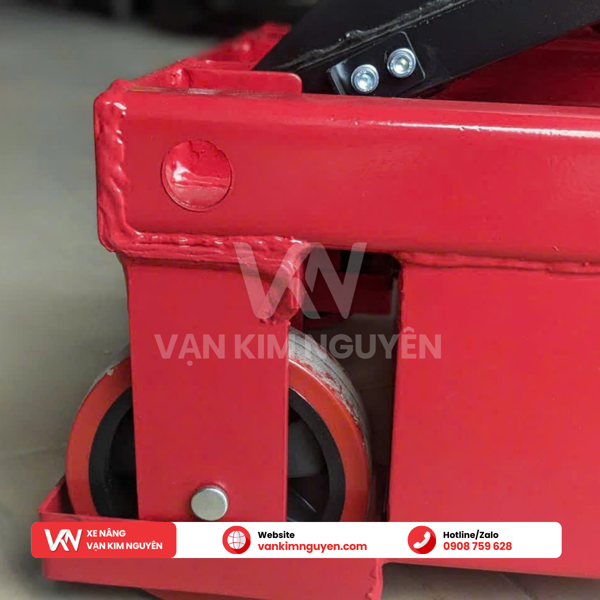 Xe nâng mặt bàn điện