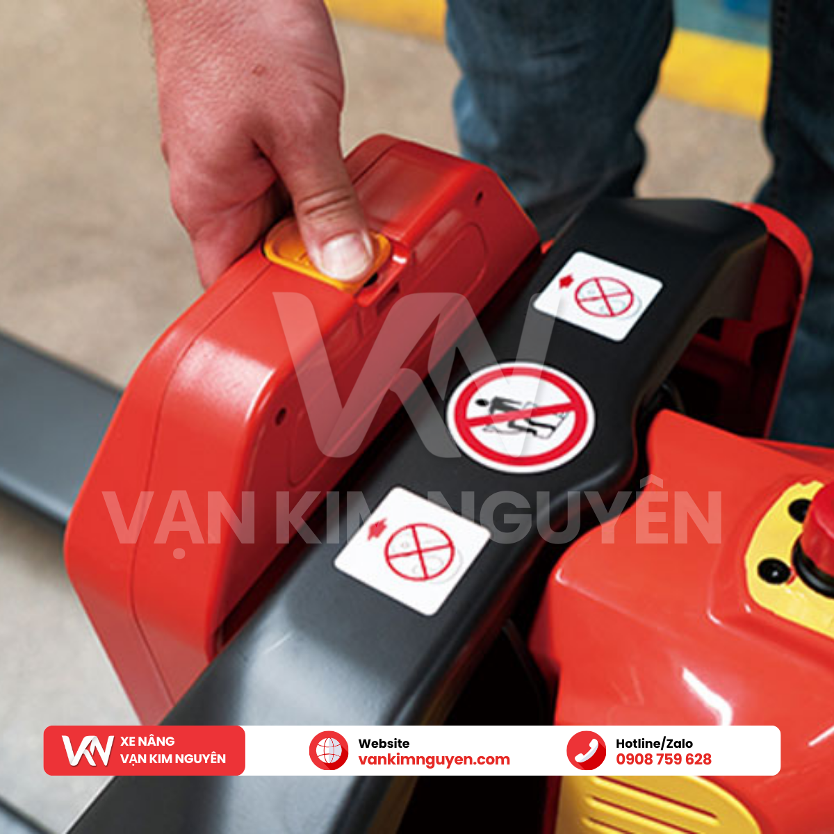 Xe nâng tay điện 1.5 tấn