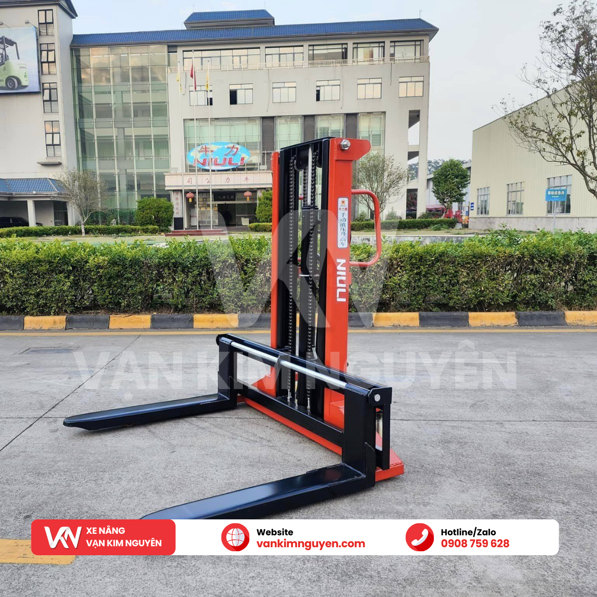 Xe Nâng Tay Cao Chân Rộng