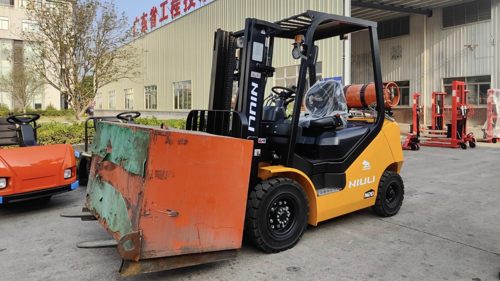 Forklift là gì? Cấu tạo, nguyên lý và ứng dụng chi tiết