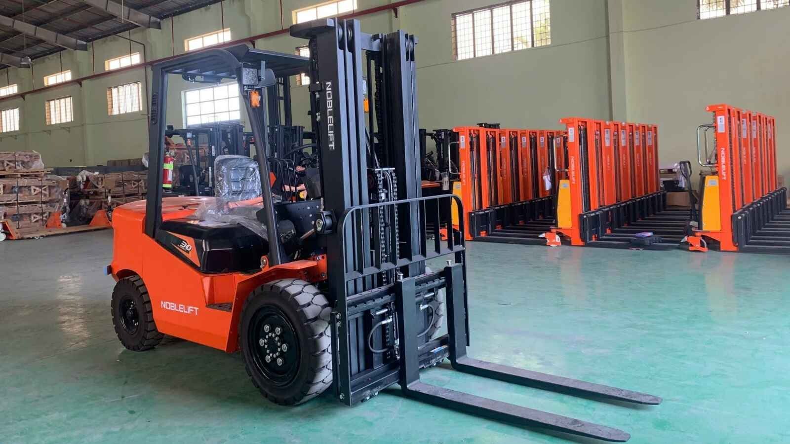 Kiểm tra xe nâng trước khi vận hành: Quy trình an toàn và checklist chi tiết