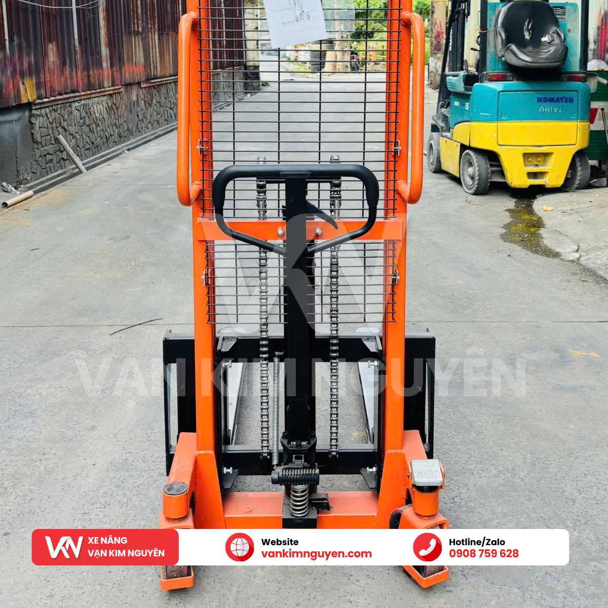 Xe nâng tay cao 2 tấn