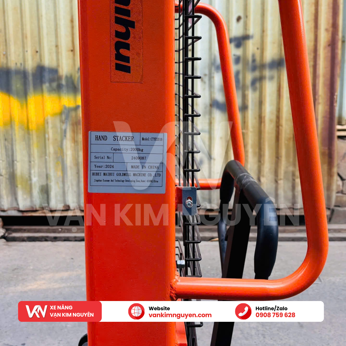 Xe nâng tay cao 2 tấn