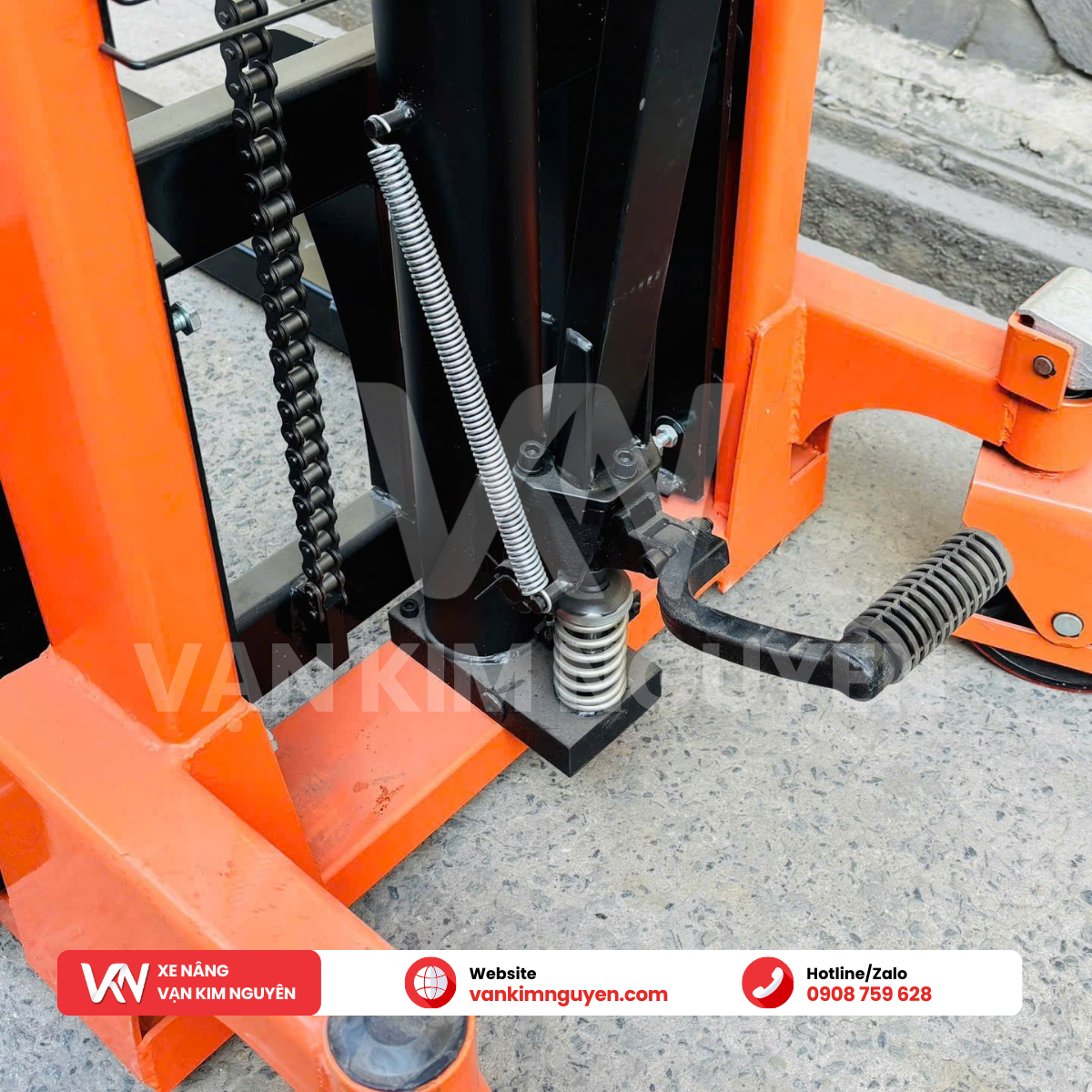 Xe nâng tay cao 2 tấn