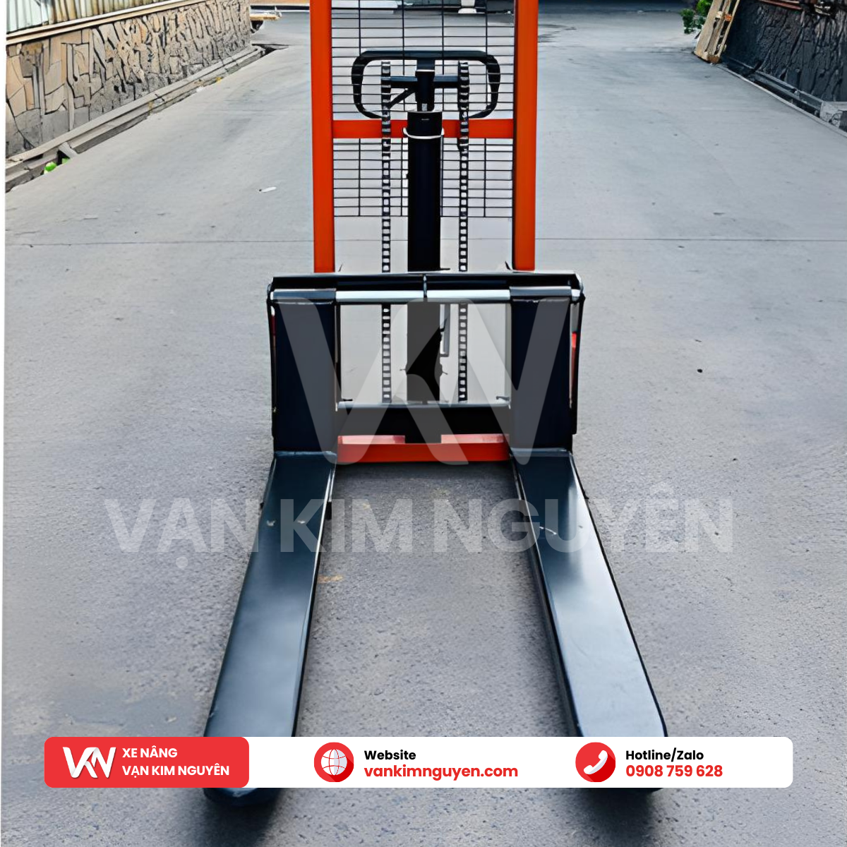 Xe nâng tay cao 2 tấn